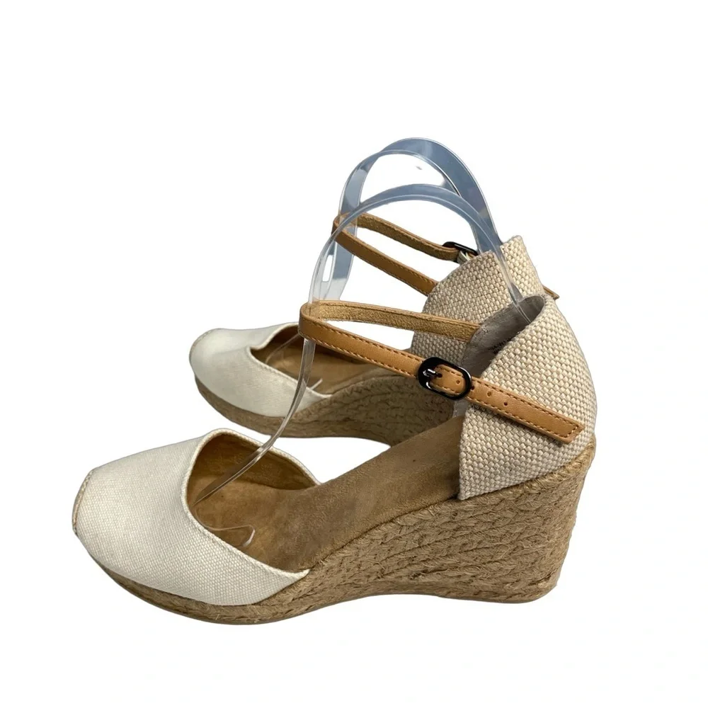 White Mountain size 9 Mamba Adjustable buckle strap, rounded cap toe Espadrille